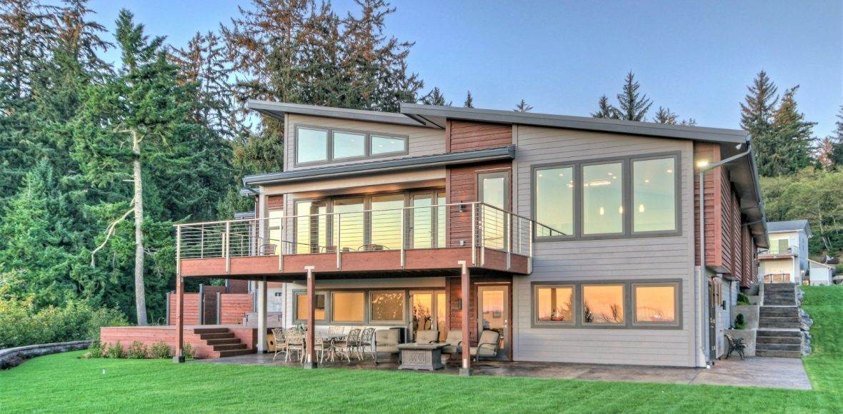 Contemporary Oregon home featuring Innotech windows and doors